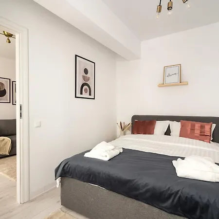 The 116 Neighboring Palace Of Parliament - *