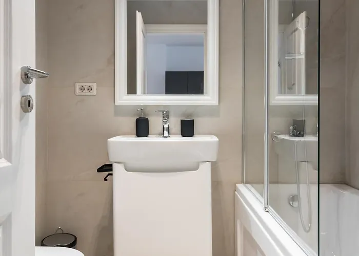 Apartmán The 116 Neighboring Palace Of Parliament - *