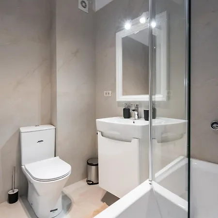 Apartment The 116 Neighboring Palace Of Parliament - *