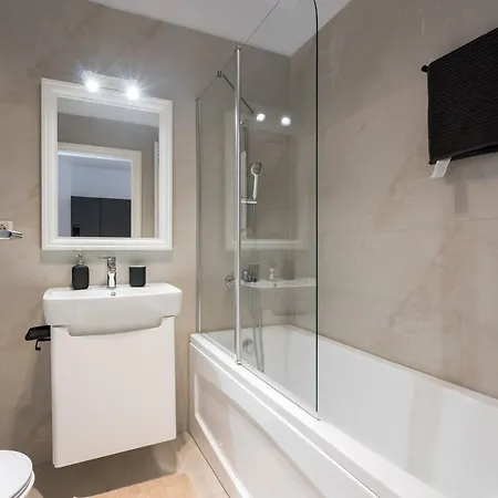 Apartment The 116 Neighboring Palace Of Parliament - Bukarest